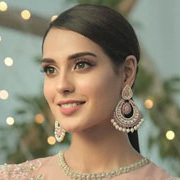 Iqra Aziz 